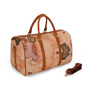 Bolsa de Viaje de Lona con Estampado de Mapa Mundial Vintage, Asas de Cuero Marrón, Diseño Portátil y Moderno - Product Image 2