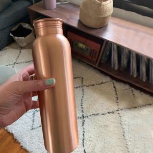 Gourde d'hydratation réutilisable en cuivre, bouteille d'eau en cuivre, gourde de voyage portable au design minimaliste avec couvercle - Product Image 4