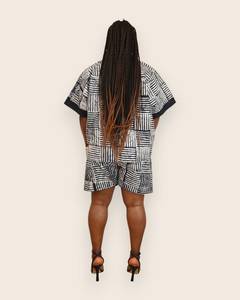 Conjunto de Top de Manga Corta con Estampado Geométrico y Pantalones Cortos por Encima de la Rodilla para Mujer, Corte Holgado, Tela Crepé, Ropa Casual de Primavera/Verano - Product Image 3