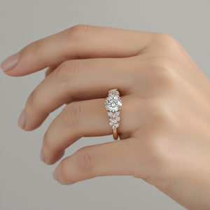 Anillo de compromiso de diamante cultivado en laboratorio Stonewels con piedras laterales en racimo marquesa para anillo de oro de lujo certificado con engaste de garras - Product Image 5