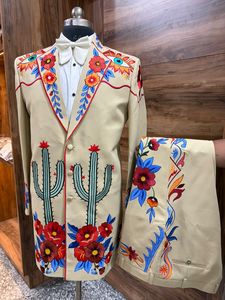 Traje Occidental Crema para Hombre con Bordado Floral y Diseño de Cactus – Conjunto de Blazer y Pantalón Estilo Vaquero para Boda - Product Image 3
