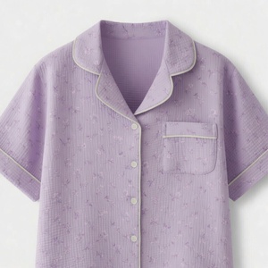 Ensemble de survêtement pour homme en polyester durable avec détails réfléchissants, équipement de course nocturne, sécurité et visibilité pour les séances d'entraînement - Product Image 2