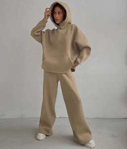 Ensemble deux pièces d'hiver pour femme de haute qualité : sweat à capuche oversize et pantalon de survêtement large à boutons, en polaire personnalisée avec motif délavé - Product Image 5