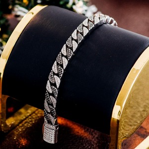Pulsera de Moissanita de Alta Demanda, Joyería Personalizada para Uso Diario, Fiestas y Colección de Regalos, Disponible al Mejor Precio - Product Image 1