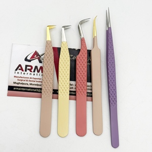 Pince à cils personnalisée en acier inoxydable durable, à 90 degrés, pour extensions de cils volume, pointe fine avec logo - Product Image 4