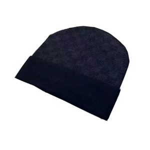Bonnet d'hiver unisexe de luxe à motif damier en acrylique tricoté avec pompon en crochet pour le ski, modèle Bob de créateur - Product Image 2