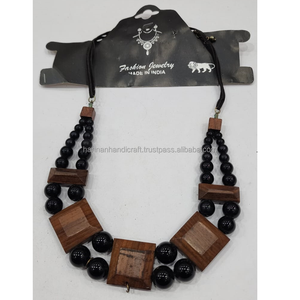 Colliers tendance en perles de résine faites à la main, designs de bijoux indiens uniques, colliers élégants faits à la main pour femmes - Product Image 5