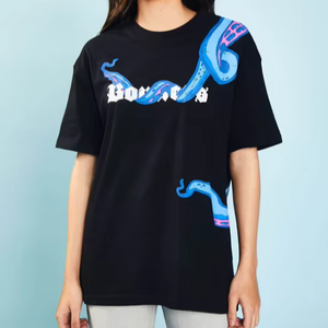 เสื้อยืดผู้หญิงผ้าคอตตอนถักเนื้อหนา 240 GSM ผลิตโดย OEM ทรงหลวมไหล่ตก ดีไซน์โอเวอร์ไซส์ พิมพ์ลายกราฟิกตามสั่ง สำหรับฤดูร้อน - Product Image 5