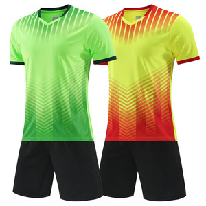 Nuevos Uniformes de Fútbol, Traje Deportivo para Equipo, Uniforme para Campamento de Entrenamiento y Competencia, Diseño y Logotipo Personalizados con Rayas Impresas - Product Image 1