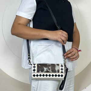 Nouveau de haute qualité en cuir de vachette usiné à la main femmes bandoulière Mini pochette personnalisé mode luxe concepteur à trois volets portefeuille sac à main - Product Image 4