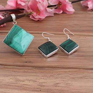 Colgante de Plata de Ley 925 con Circonita Verde Natural Vintage de Lujo con Incrustaciones de Piedras Preciosas para Joyería de Aniversario - Product Image 3