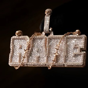 Colgante de Letra de Plata de Ley 925 Bañado en Oro Rosa con Moissanita VVS de Corte Baguette, Estilo Hip Hop Iced, Unisex - Product Image 1