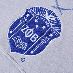 เสื้อสเวตเชิ้ตคอกลมสีเทา Zeta Phi Beta ปักลายเชนิลล์ เสื้อผ้าชมรมพี่น้องชาวกรีก สำหรับทุกเพศ ผลิตจากผ้าฝ้ายพรีเมียม - Product Image 3