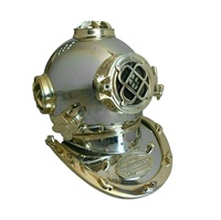 Casque de plongée en fer décoratif, accent côtier pour collections maritimes, expositions nautiques et décoration intérieure