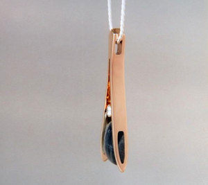 Collier pendentif turquoise géométrique plaqué or rose, design minimaliste avec accent diamant, unisexe, à porter au quotidien - Product Image 4