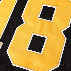 Tenue de sport d'équipe personnalisée, prix de gros abordable, très demandée, imprimée par sublimation, short ajusté pour homme en polyester pour hockey sur glace - Product Image 4