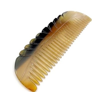 Peine de Cuerno de Búfalo Personalizable de Alta Demanda para Mujeres y Hombres - Product Image 1