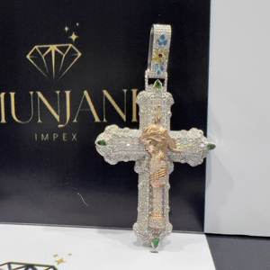 Colgante Unisex de Plata S925 Chapado en Oro de Alta Calidad con Diamantes Redondos Tallados, Cruz Estilo Hip-Hop, Dijes Finos para Fiestas - Product Image 1