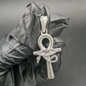Collier pendentif croix Ankh en moissanite incolore sertie de diamants, en argent 925, style hip-hop, pour hommes spirituels, à prix réduit - Product Image 1