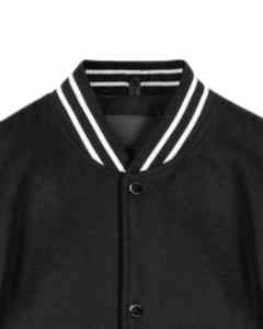 แจ็คเก็ตวาร์ซิตี้ชายคุณภาพดีที่สุด ตัวเสื้อทำจากผ้าขนสัตว์สีดำ แขนหนังสีดำ คอเสื้อแบบริบแถบสีขาว แจ็คเก็ตบอมเบอร์สไตล์วิทยาลัย มีจำหน่ายแล้ว - Product Image 2