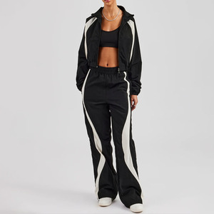 Conjunto de Chándal Impermeable con Capucha Negra Unisex OEM TRENDING, Chaqueta Cortavientos con Cremallera Completa, Estilo Urbano Holgado con Bolsillos Laterales - Product Image 1