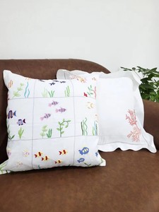 Housse de coussin carrée personnalisée en broderie artisanale motif vie marine, 100% coton lavable, style vintage, taie d'oreiller avec fermeture éclair pour la maison - Product Image 3