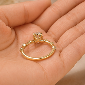 Anillo de Compromiso con Diamante Ovalado Cultivado en Laboratorio en Oro de 10K |   Claridad VVS-VS |   Joyería Fina de Lujo para Novias, Promesa Nupcial para Mujer - Product Image 5