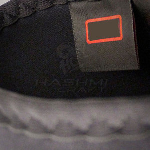 Rodillera de calidad premium que se mantiene en su lugar durante entrenamientos intensos, ofreciendo soporte y seguridad. - Product Image 6