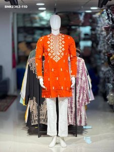 ผ้าคุณภาพสูงพร้อมงานปักลายที่คอเสื้อและลายปักแบบกระจายทั่วตัว ชุดคุर्ตา-ปาจามาแขนยาว คอลเลคชั่นจากซัพพลายเออร์ทั่วโลก - Product Image 3