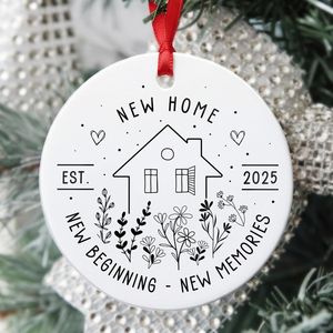 Nuova Decorazione Natalizia a Forma di Casa 2025, Idee Regalo per Nuovi Proprietari, Elegante Coppia con Donna - Product Image 1