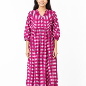 Belle robe en coton à motifs floraux, imprimée à la main, pour un usage décontracté. - Product Image 1