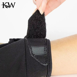 Gants de football américain personnalisés pour receivers avec grip en latex, protection UV imperméable et sangle de poignet réglable - Product Image 6