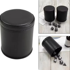 Gobelet à dés rond en cuir PU avec dés blancs, design minimaliste durable pour le rangement des dés, usage adulte - Product Image 3