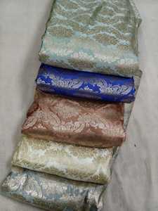 Tissu brocart 100% soie, jacquard floral, tissage textile avec motifs métalliques. - Product Image 3