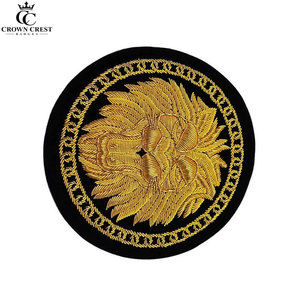 Écusson brodé en tissu personnalisé, rond, à coudre, motif Tête de Lion Dorée Couronne Couronnée, pour blazer - Product Image 2