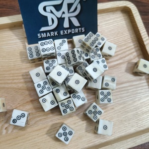 Dados de Hueso de Búfalo Natural Hechos a Mano, Juego de Dados Cuadrados para Juegos de Mesa, Juegos de Rol y Coleccionistas - Product Image 2