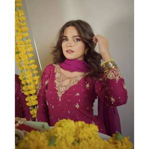 Conjunto de Chifón de Diseñador con Blusa y Pantalón y Dupatta para Fiesta, Manga Tres Cuartos - Product Image 2