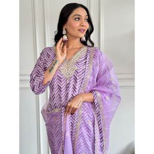 Superbe ensemble haut et bas en tissu crêpe pour soirée, avec dupatta XL et manches trois-quarts - Product Image 2