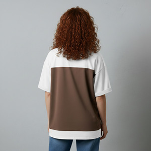 Camiseta de mujer OEM Streetwear de hombros caídos, fina, 100% algodón, cuello redondo, alta calidad, bicolor, transpirable, ecológica, con logo personalizado. - Product Image 3