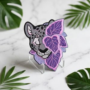 Parches Bordados a Máquina de Fábrica Más Vendidos, Insignias con Logotipo Bordado Personalizadas OEM para Ropa y Chaquetas - Product Image 1