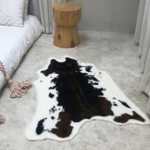 Tapis et carpettes en cuir de vache véritable, teint en vert foncé, avec poils, faits à la main, pour la décoration de la maison et du bureau - Product Image 1