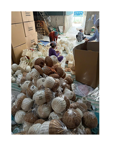พวงมาลัยคริสต์มาสหวายทำมือ งานถักทอธรรมชาติ เป็นมิตรกับสิ่งแวดล้อม สำหรับตกแต่งบ้าน งานปาร์ตี้ แขวนผนัง ประตู  ผลิตในเวียดนาม 99 โกลด์ - Product Image 3