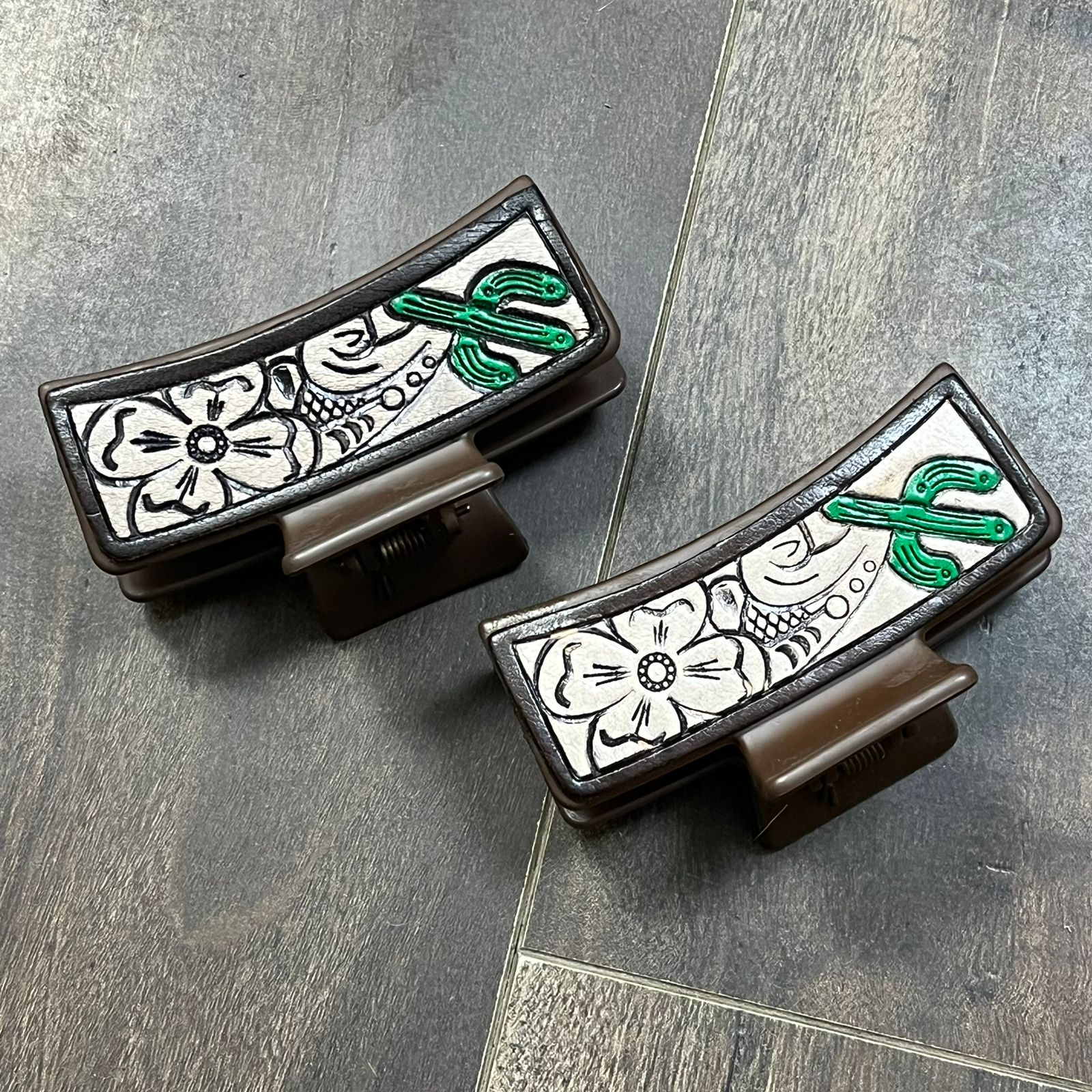 สีน้ำตาล