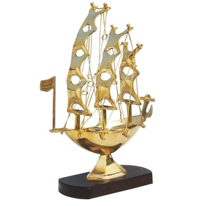 Maqueta Náutica de Barco de Latón para Coleccionistas, Ideal para Decoración de Hogares Costeros, Vitrinas Marítimas y Adornos Náuticos - Product Image 1