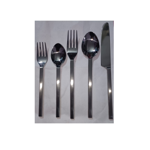 Juego de Cubiertos de Acero Inoxidable de 5 Piezas con Diseño de Hoja de Lujo, Cuchillo, Tenedor y Cuchara con Adornos Dorados, Apto para Lavavajillas y Sostenible - Product Image 2