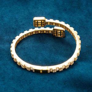 Pulsera Abierta de Lujo para Hombre de Plata de Ley con Diamantes Baguette, Bañada en Rodio, Joyería de Declaración para Fiesta de Boda, Estilo Hip Hop - Product Image 2