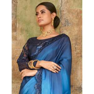 Sari de fiesta de satén bordado azul atractivo con blusa - Product Image 5