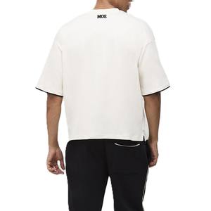 Camiseta de hombre con bolsillo de ribete en contraste, corte relajado, algodón, estilo urbano, fabricación OEM ODM de marca privada - Product Image 2