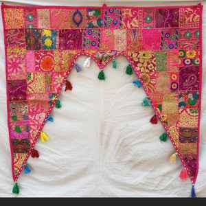 Tapiz Bandarwal Grande Hecho a Mano con Colores Vibrantes, Decoración Étnica Única para el Hogar, Decoración Festiva - Product Image 5