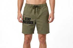 Shorts décontractés de plage pour hommes vert olive, séchage rapide, taille mi-haute élastique, imprimé tribal en relief, motif 'Stay Focused' - Product Image 4